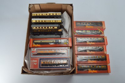 Lot 288 - Hornby Lima Airfix Wrenn Pullman and GWR coaches (21)