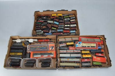Lot 289 - Hornby Tri-ang Lima Freight wagons (87)