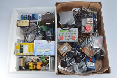 Lot 291 - Railway Electronic and Electrical equipment including Controllers for all gauges (qty in 2 boxes)