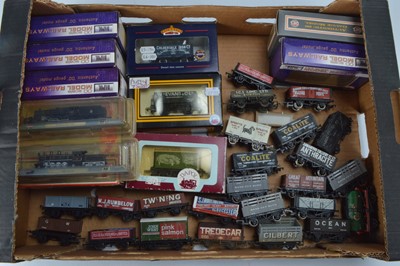 Lot 303 - Bachmann Dapol Hornby and other freight wagons 00 scale (29)