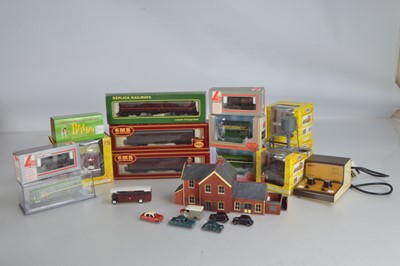 Lot 315 - Airfix Replica Scenix and other Rolling Stock Buildings and diecast 00 gauge, (qty in 1 box)