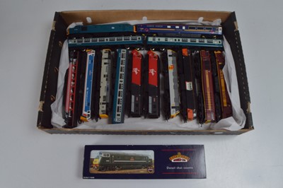 Lot 319 - Hornby Lima Bachmann Diesel Locomotives and coaches 00 gauge (15)