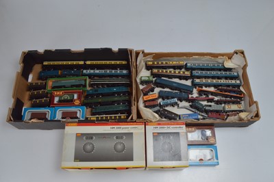 Lot 322 - Hornby Tri-ang Hornby Dublo and other Locomotives coaches wagons 00 gauge and controllers (45)