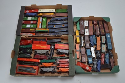 Lot 324 - Tri-ang Transcontinental Locomotives and Rolling stock 00 gauge with H0 gauge freight wagons (74)