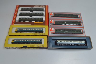 Lot 336 - Hornby Lima Trix 00 gauge Multiple Units and coaches (7)