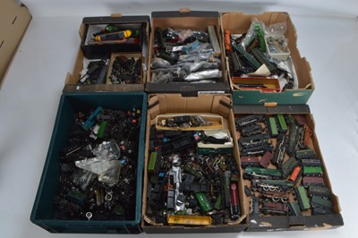 Lot 365 - Hornby Tri-ang and other 00 gauge semi-complete and component Steam and Diesel Locomotives and tenders (qty in 6 boxes)
