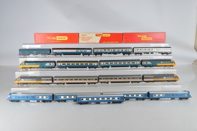 Lot 391 - Hornby Tri-ang  Lima Multiple Units and coaches (17)