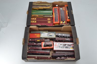 Lot 392 - Hornby Tri-ang  Lima Wrenn Mainline maroon livery coaches and vans  00 gauge (37)