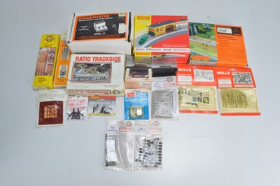 Lot 395 - Hornby Ratio Gaugemaster and other 00 and N gauge accessories all in original boxes (18)