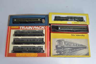 Lot 402 - Hornby Trix 00 gauge DMU and coaches (5)
