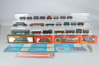 Lot 405 - Hornby Mainline Kit-built Locomotives freight wagons and turnouts 00 gauge (32)