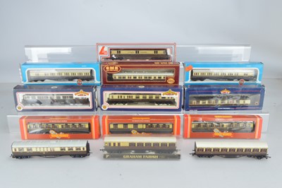 Lot 406 - Hornby Mainline Lima Grafar Railcar and coaches all in GWr chocolate/cream liveries 00 gauge (13)