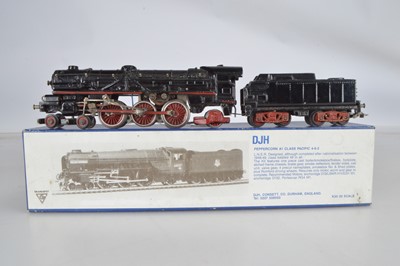 Lot 414 - uncommon Rivarossi Cos.Mo circa 1948 Italian Railways repainted gloss black AC FS691 4-6-2 Locomotive and Tender