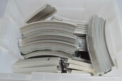 Lot 418 - Kato H0 gauge track and buildings (qty in 1 box)