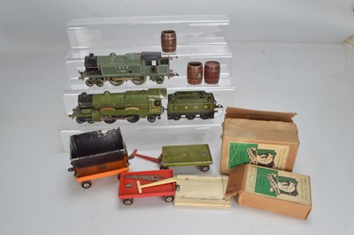 Lot 466 - Hornby LNER No 1784 4-4-2 clockwork tank locomotive together with LNER Flying Scotsman No 4472,and Knightshead models (5)