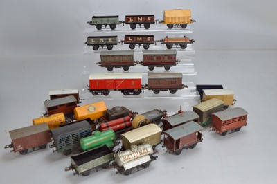 Lot 469 - Hornby O Gauge rolling stock (32)