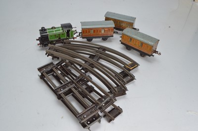 Lot 480 - Hornby O Gauge LNER No 460 Tank locomotive 0-4-0 together with three coaches and track, (16)