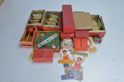 Lot 488 - A qty of Hornby O gauge accessories  (23)
