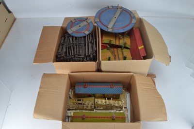 Lot 495 - A qty of Hornby O Gauge track and accessories