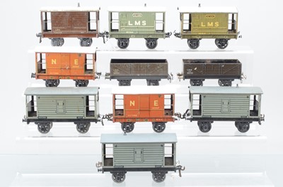 Lot 537 - Bassett Lowke O gauge rolling stock to include 2 x N.E Brake Vans, 3 x Brake Vans, 3 x 20T Brake Vans and 2 x LMS 4 plank wagons (10)