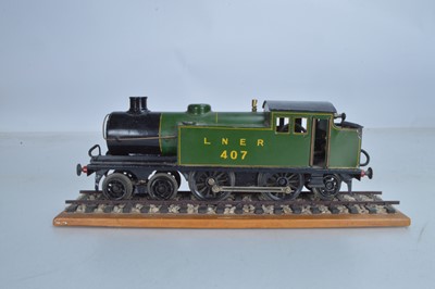 Lot 543 - Stronlite O Gauge LNER No 407 Tank Locomotive 4-4-2, with plinth (2)