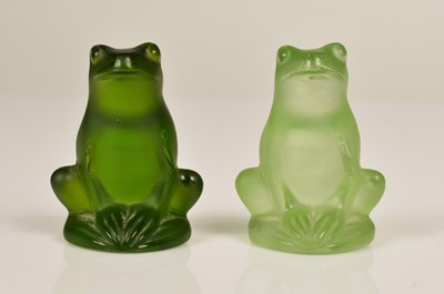 Lot 26 - A pair of modern Lalique glass frogs