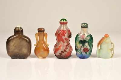 Lot 48 - Five Chinese hardstone and glass snuff bottles