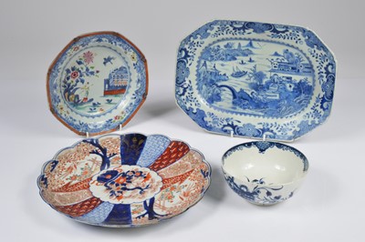 Lot 108 - An 18th century Worcester porcelain bowl and three Chinese porcelain dishes