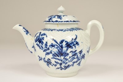 Lot 116 - An 18th century Worcester blue and white porcelain teapot