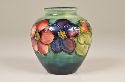Lot 127 - A small mid 20th century Moorcroft Pottery vase