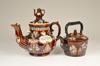 Lot 142 - A pair barge ware pottery teapots