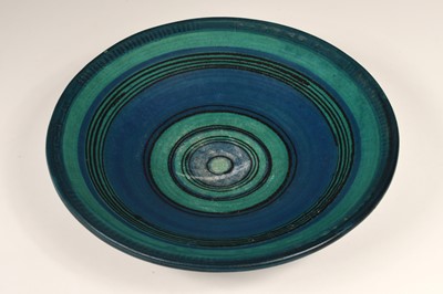 Lot 186 - A large Glidden Pottery "Gulfstream" charger by Fong Chow