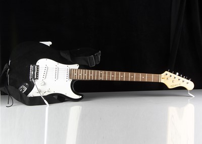 Lot 588 - Guitars / Amplifier