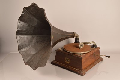 Lot 22 - Horn gramophone