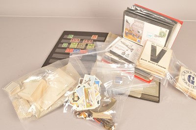 Lot 65 - An assortment of various items