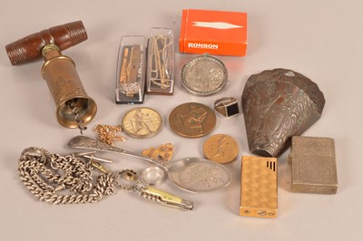 Lot 116 - An assortment of Gentlemen's Items