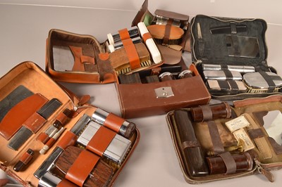 Lot 118 - A collection of Men's Shaving sets