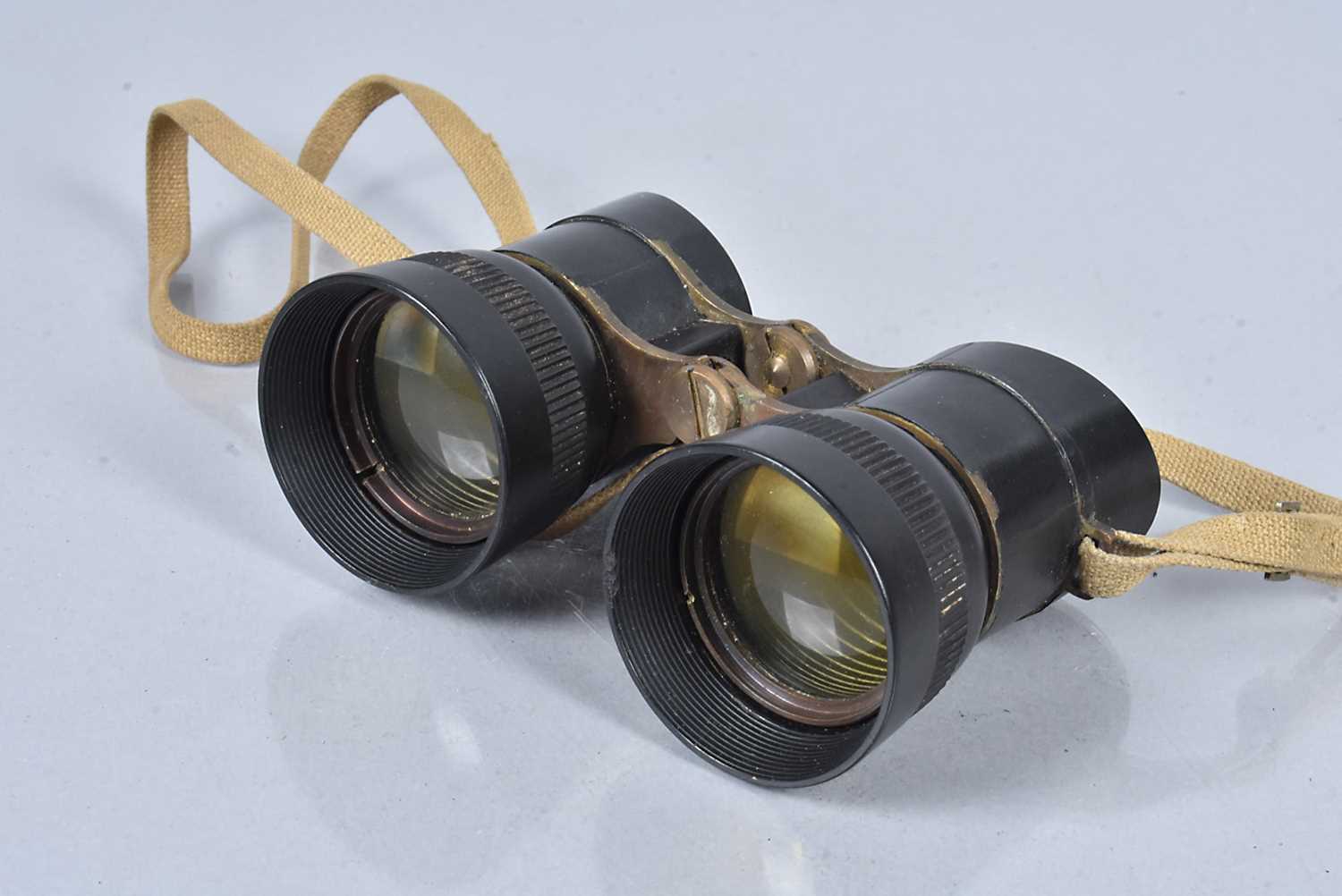 Lot 437 - A pair of Commando/Airborne Forces binoculars