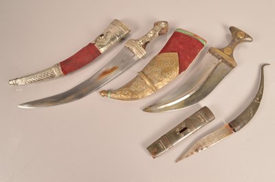 Lot 736 - A Middle Eastern Jambiya