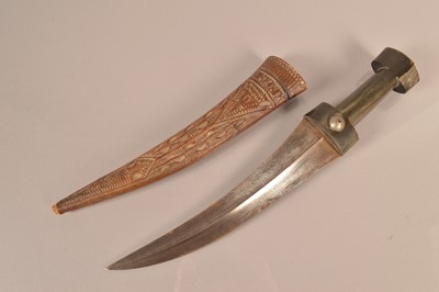 Lot 764 - A horn handled Jambiya
