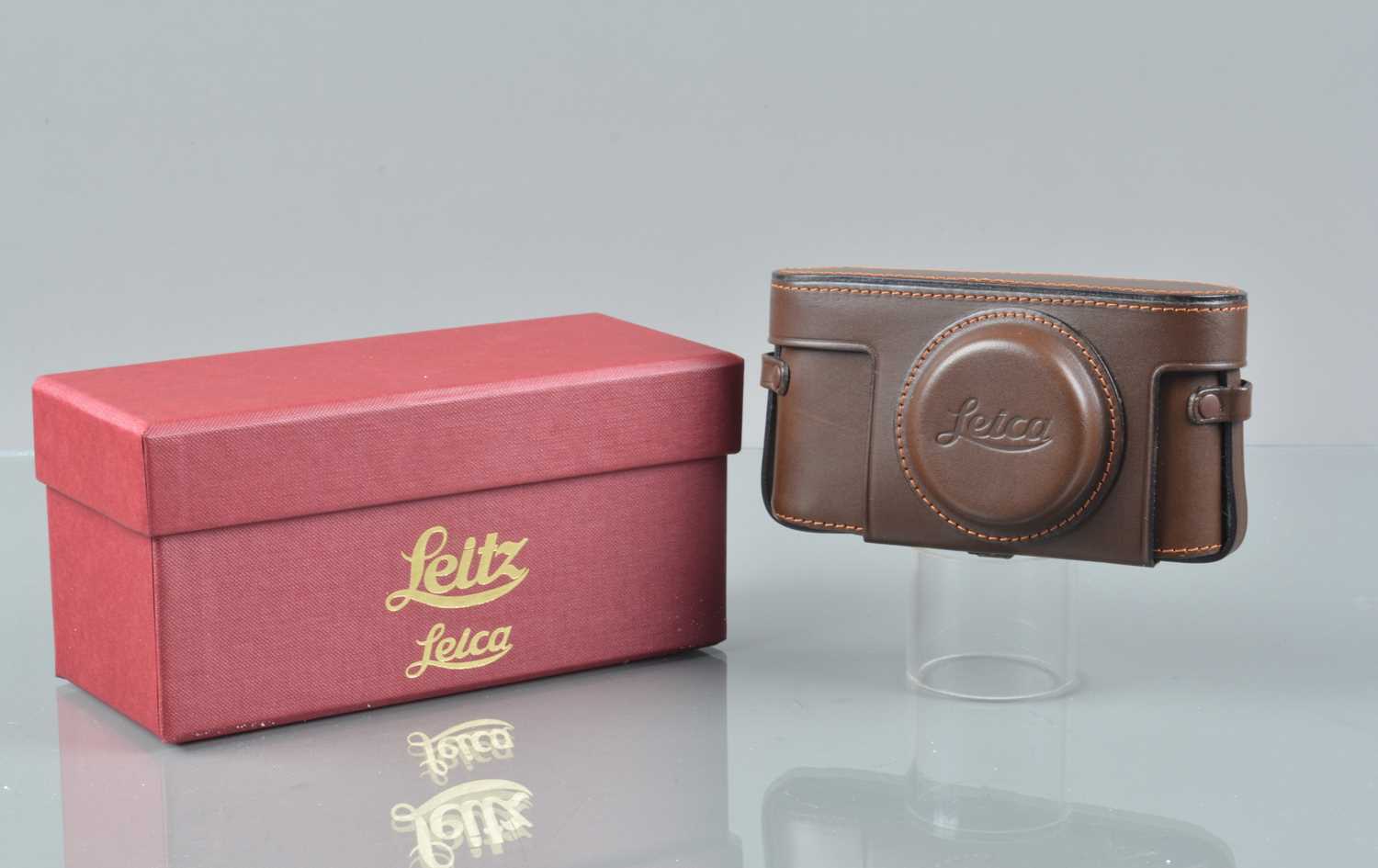 Lot 32 - A Leica O Series 10 500 Camera Case