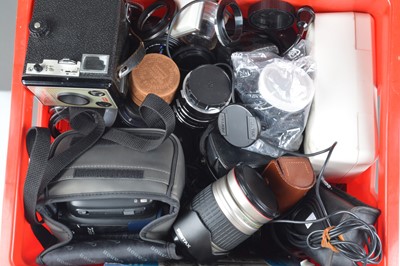 Lot 188 - A Box of Camera Related Items