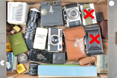 Lot 285 - A Tray of Various Cameras & Accessories