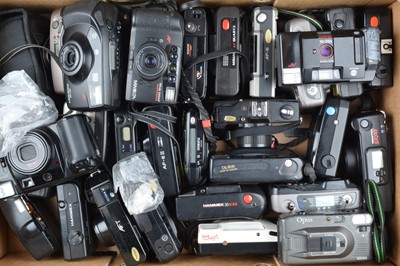 Lot 521 - A Tray of Compact Cameras
