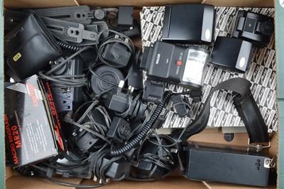Lot 543 - Flash Units and Accessories