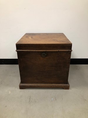 Lot 33 - A 19th century mahogany cellarette