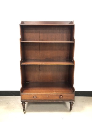 Lot 42 - A Georgian mahogany waterfall bookcase
