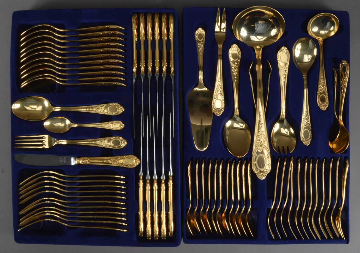 23/24 karat-hartvergoldet ドイツ　キャンドル Lot 400 - A 23/24 Karat Hartvergoldet cutlery set by