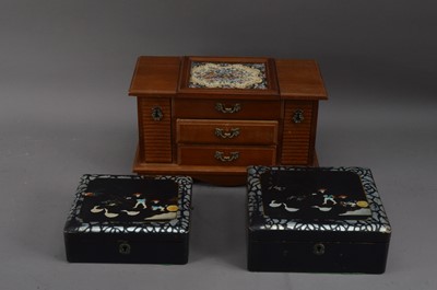 Lot 440 - A mid 20th century wooden Jewellery box