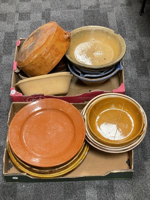 Lot 460 - A collection of assorted ceramics
